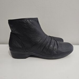 Michelle D Women's Florence  Booties Size 8M